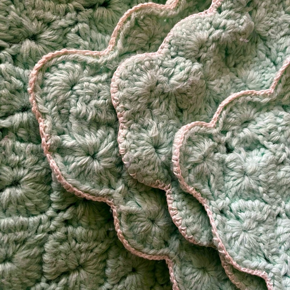 Handmade soft green throw blanket, very good condition